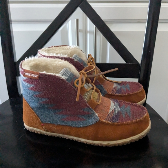 Minnetonka Shoes - Women's Minnetonka Torrey Laceup Bootie Slippers Size 9 Tribal Southwestern